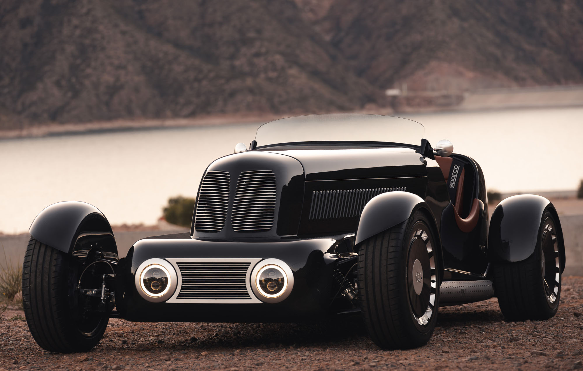 SP40 Restomod Speedster: Edselův duch v karbonovém pekle